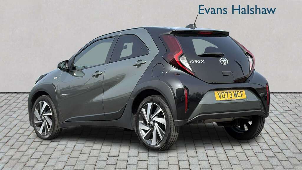 Toyota Aygo X 1.0 Vvt-i Edge 2023 VO73WCF Green #2