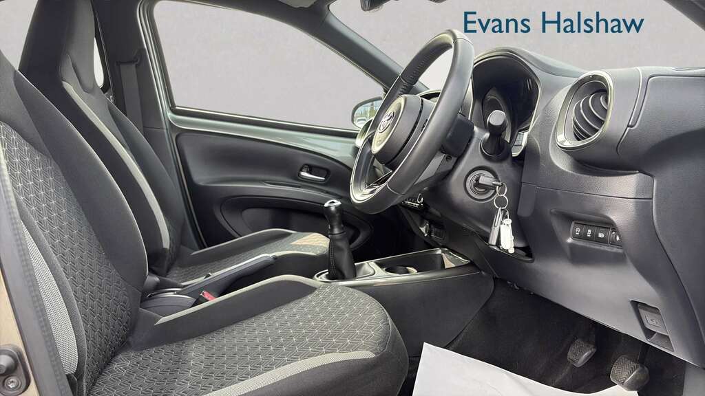 Toyota Aygo X 1.0 Vvt-i Edge 2023 VO73WCF Green #3
