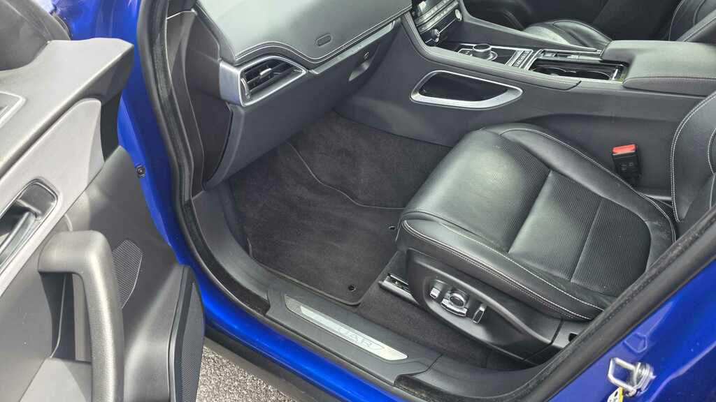 Jaguar F-Pace 2.0D 180 Chequered Flag Awd Black #13