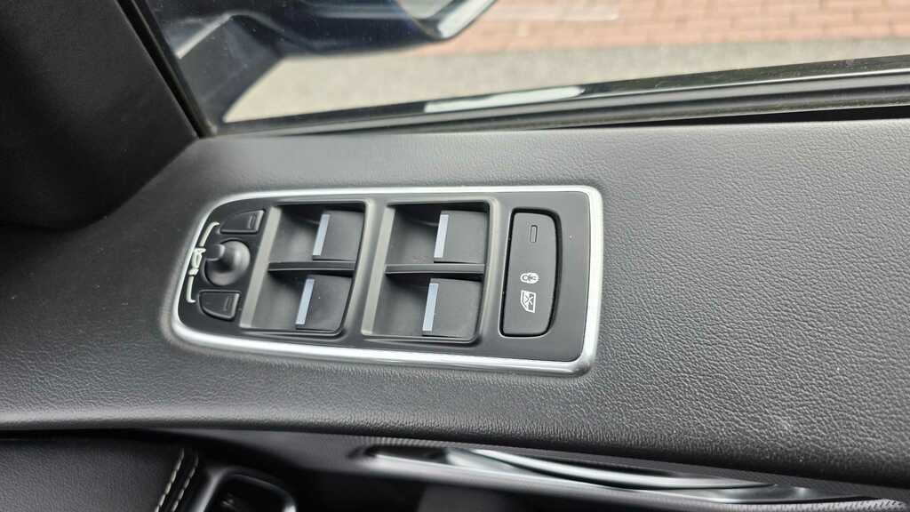 Jaguar F-Pace 2.0D 180 Chequered Flag Awd Black #18