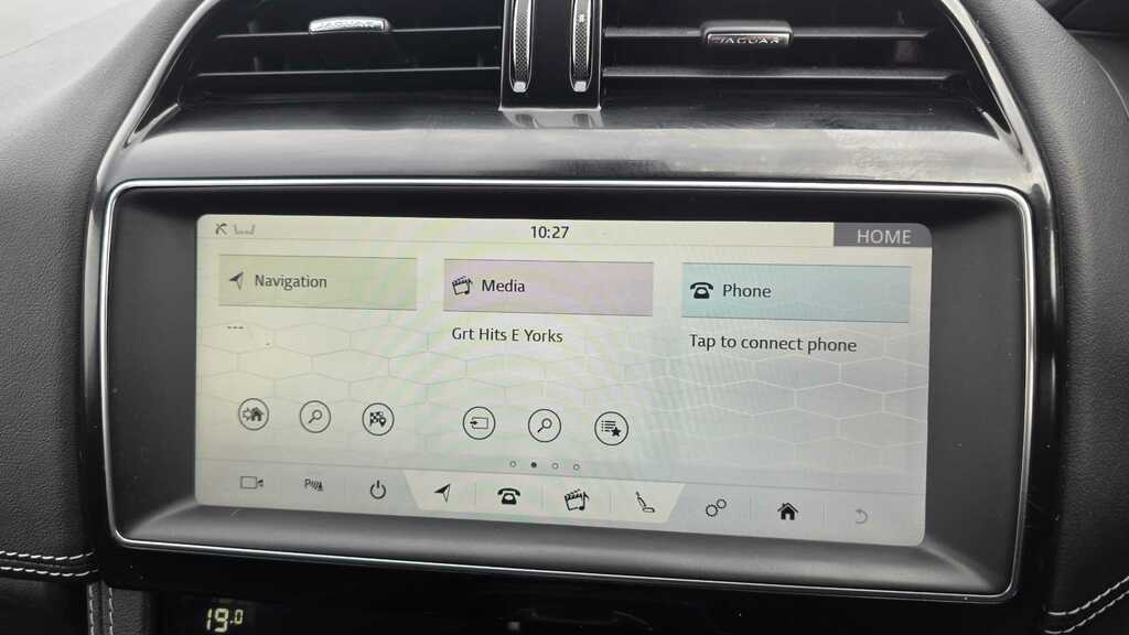 Jaguar F-Pace 2.0D 180 Chequered Flag Awd Black #22