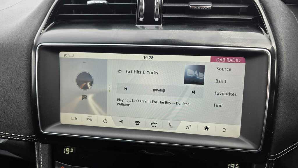 Jaguar F-Pace 2.0D 180 Chequered Flag Awd Black #24