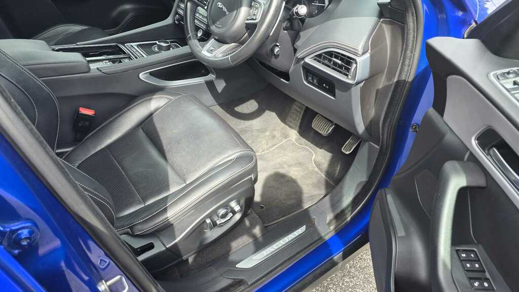Jaguar F-Pace 2.0D 180 Chequered Flag Awd Black #11
