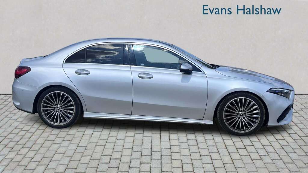 Mercedes-Benz A Class A200 Amg Line Premium Plus 2023 KS73WHZ #4