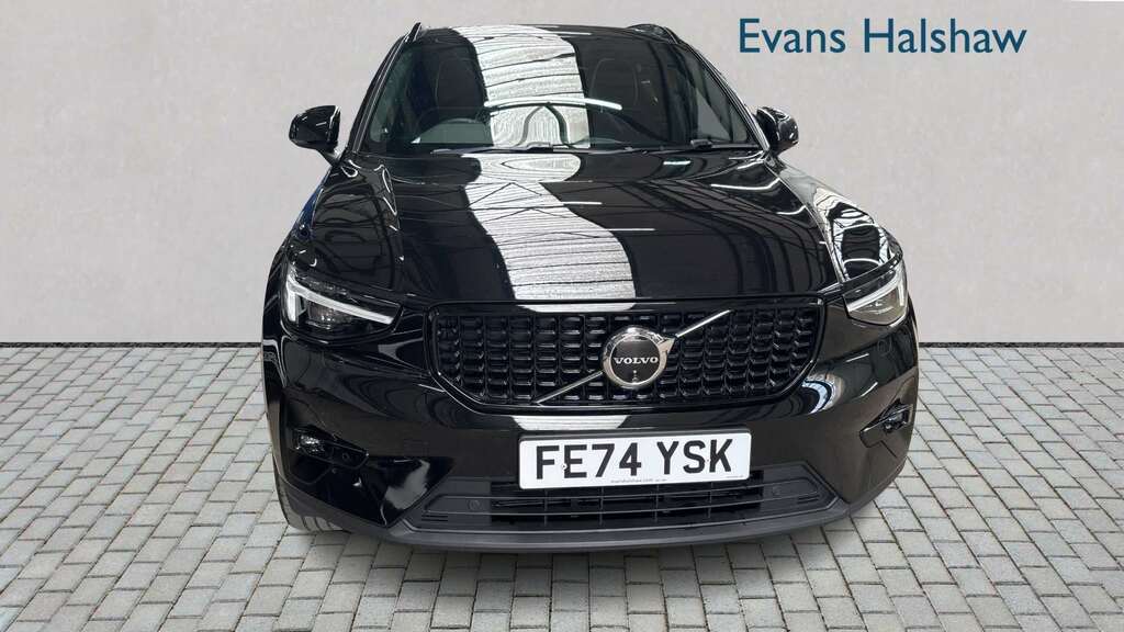 Volvo XC40 2.0 B3p Ultimate Dark 2024 Black #4