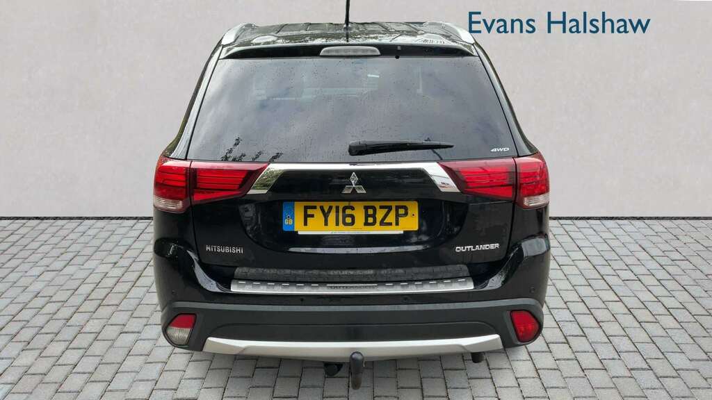 Mitsubishi Outlander 2.2 Di-d Gx3 Leather 2016 Black #2