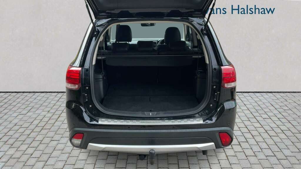 Mitsubishi Outlander 2.2 Di-d Gx3 Leather 2016 Black #3