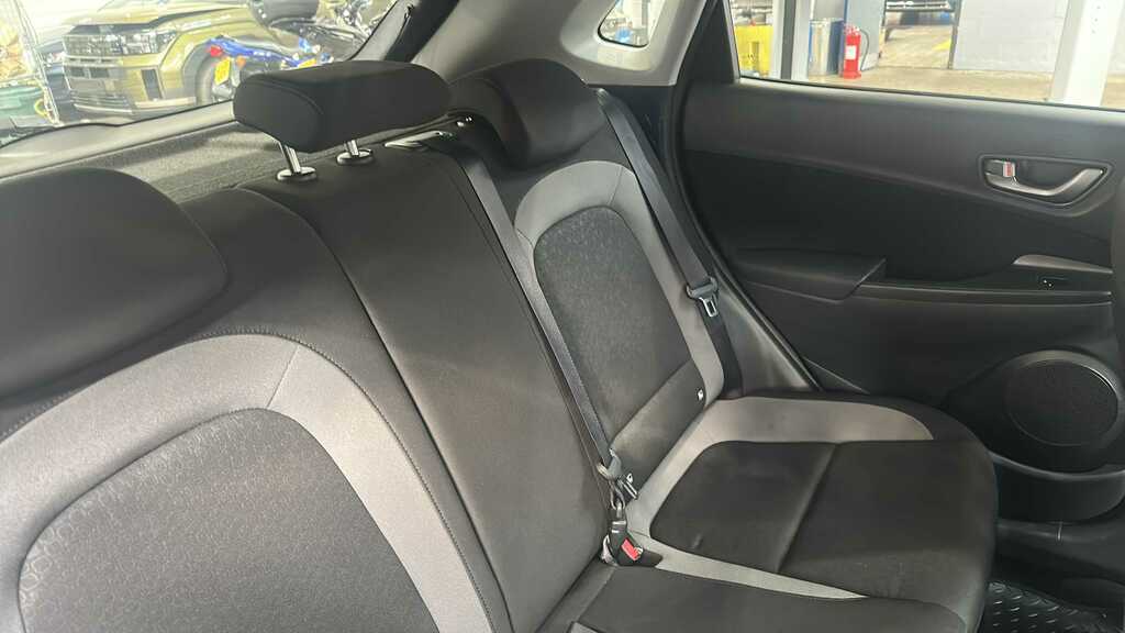 Hyundai Kona Se Black #10