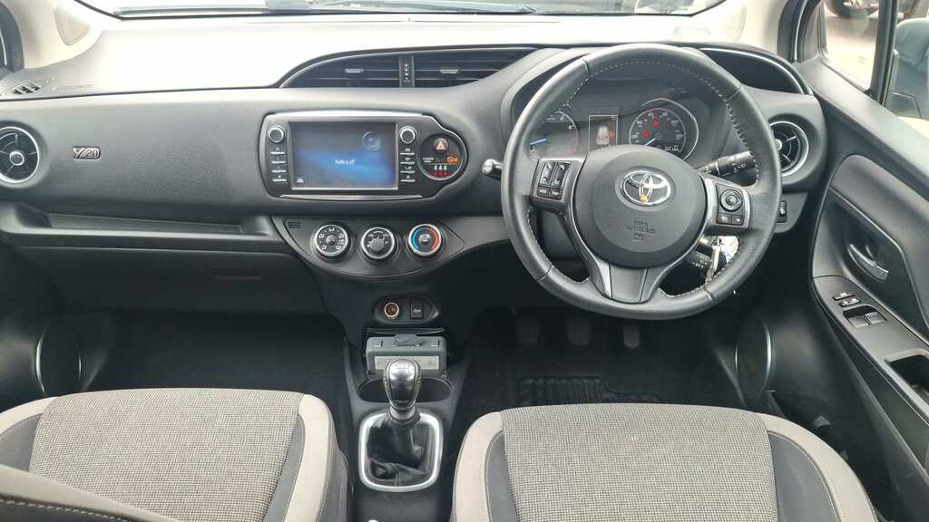 Toyota Yaris Excel White #7