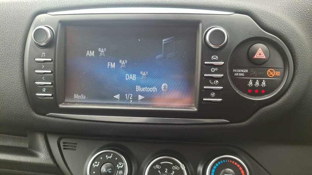 Toyota Yaris Excel White #8