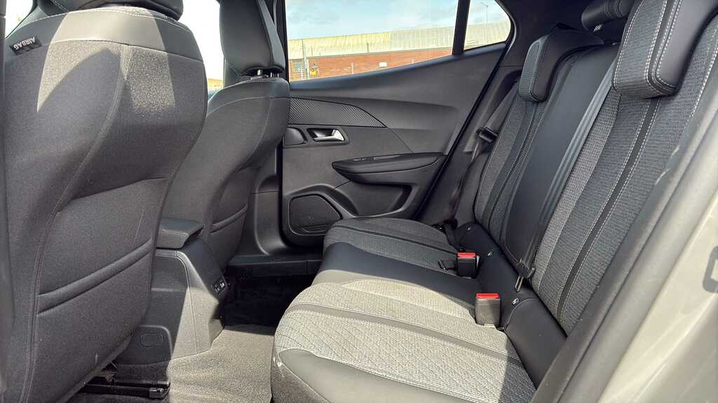 Peugeot e-2008 1.2 Puretech 130 Allure Grey #9