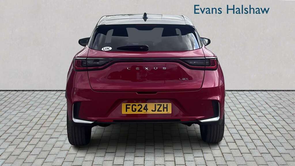 Lexus LBX 1.5 Premium Plus E-cvt 2024 Red #3