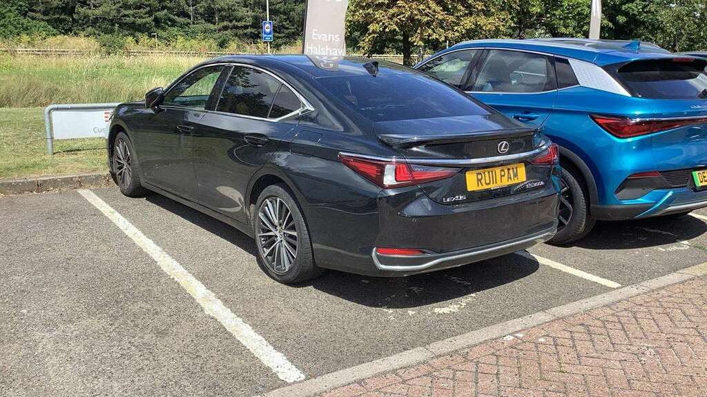 Lexus ES 300H 2.5 Cvt 2023 Black #3