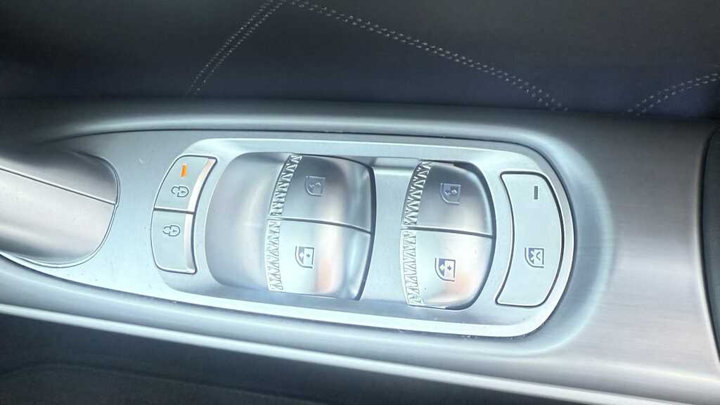 Genesis GV60 168Kw Pure 84Kwh White #17