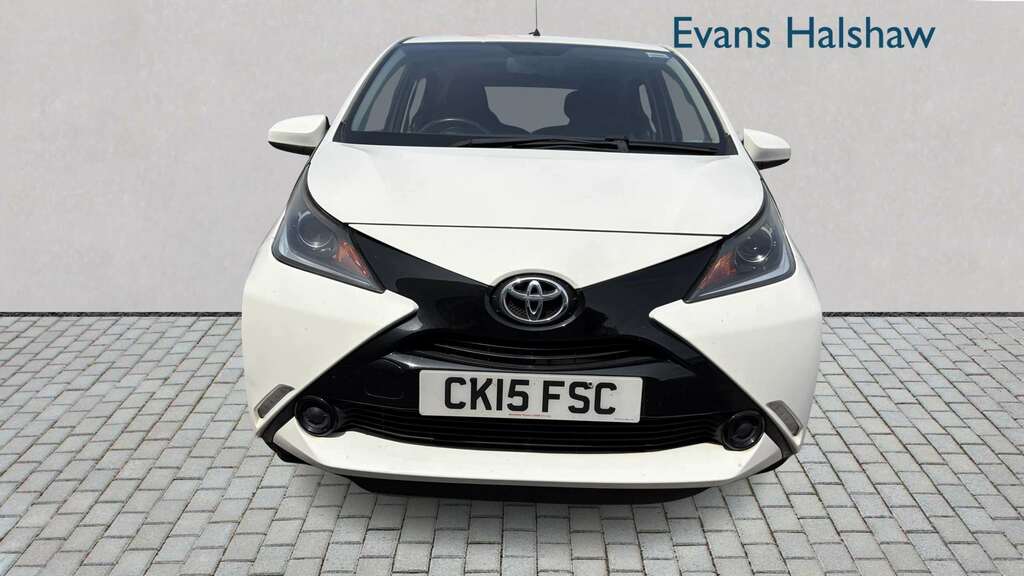 Toyota Aygo Hatchback White #3