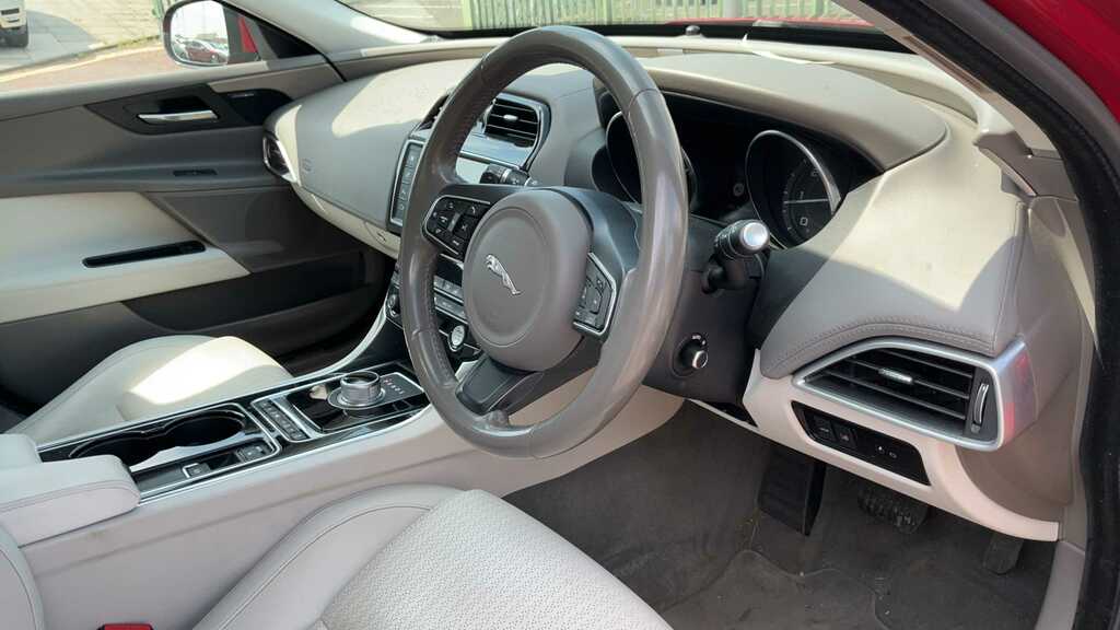 Jaguar XE 2.0D 180 Portfolio 2015 Red #6