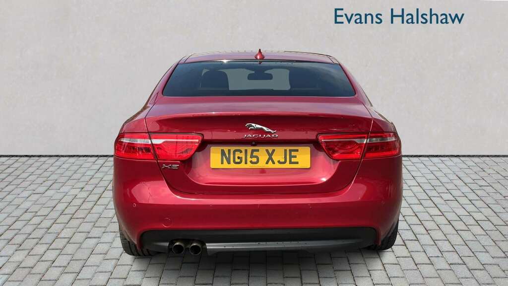 Jaguar XE 2.0D 180 Portfolio 2015 Red #4