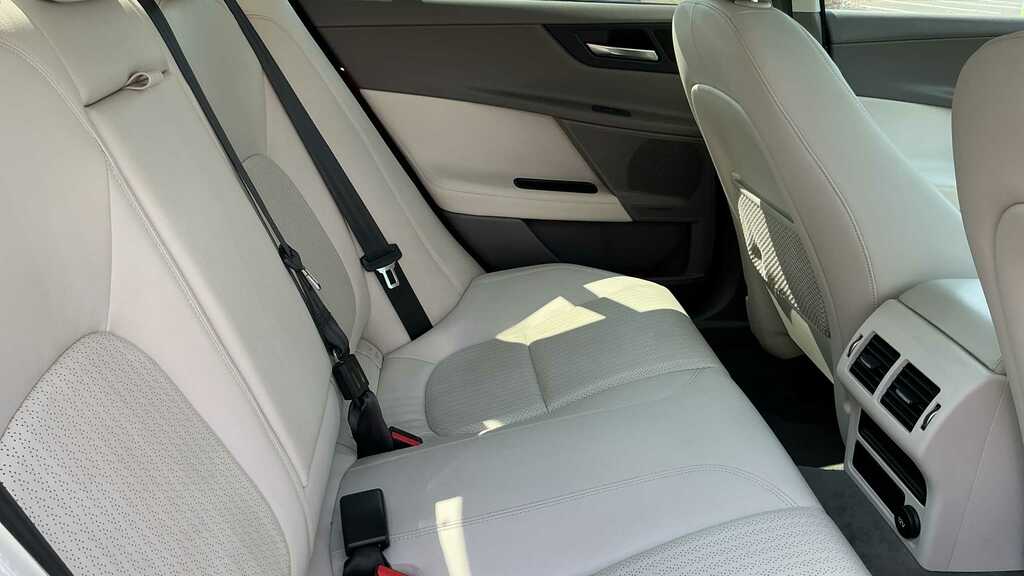 Jaguar XE Jaguar Xe Prestige D Grey #30