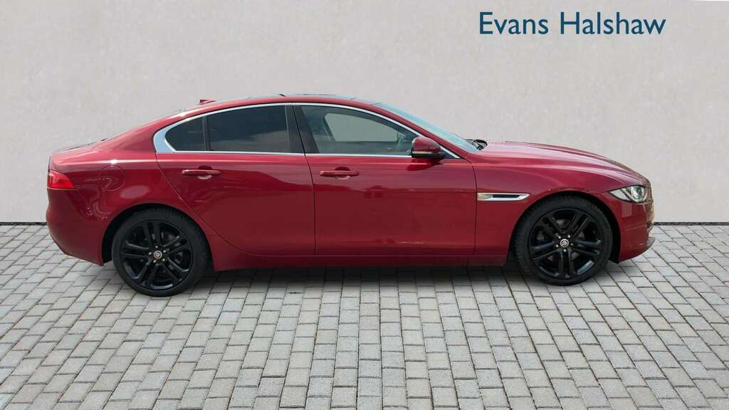 Jaguar XE 2.0D 180 Portfolio 2015 Red #2