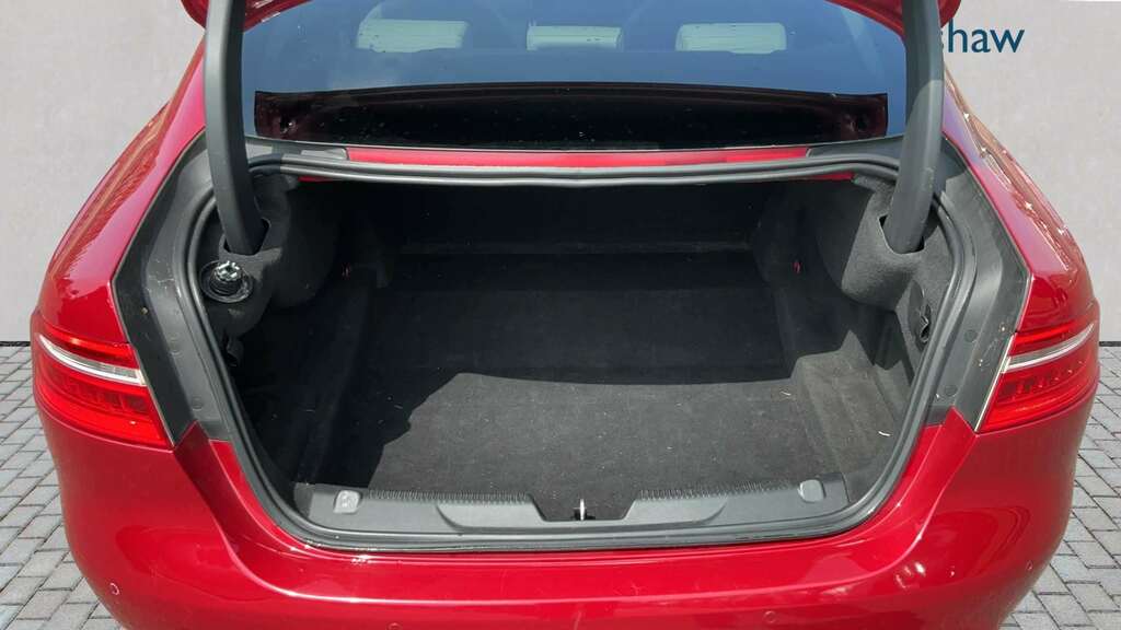 Jaguar XE 2.0D 180 Portfolio 2015 Red #5