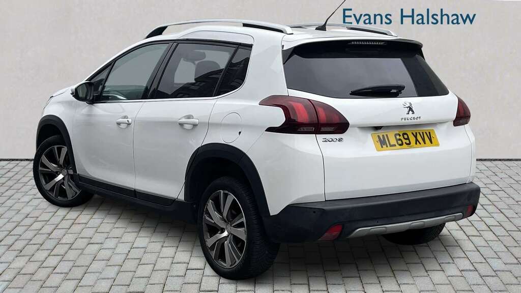 Peugeot 2008 1.2 Puretech 110 Allure Premium 2019 White #2