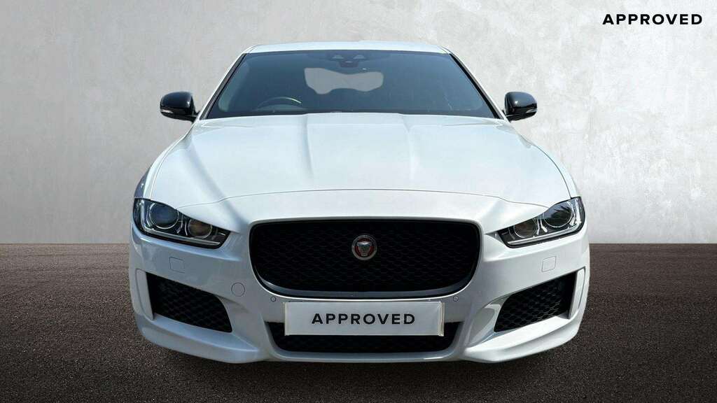 Jaguar XE 2.0D 180 Landmark Edition 2019 White #4