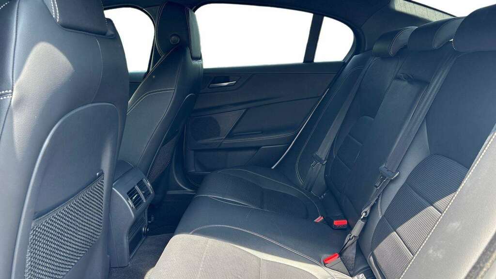 Jaguar XE 2.0D 180 Landmark Edition 2019 White #3