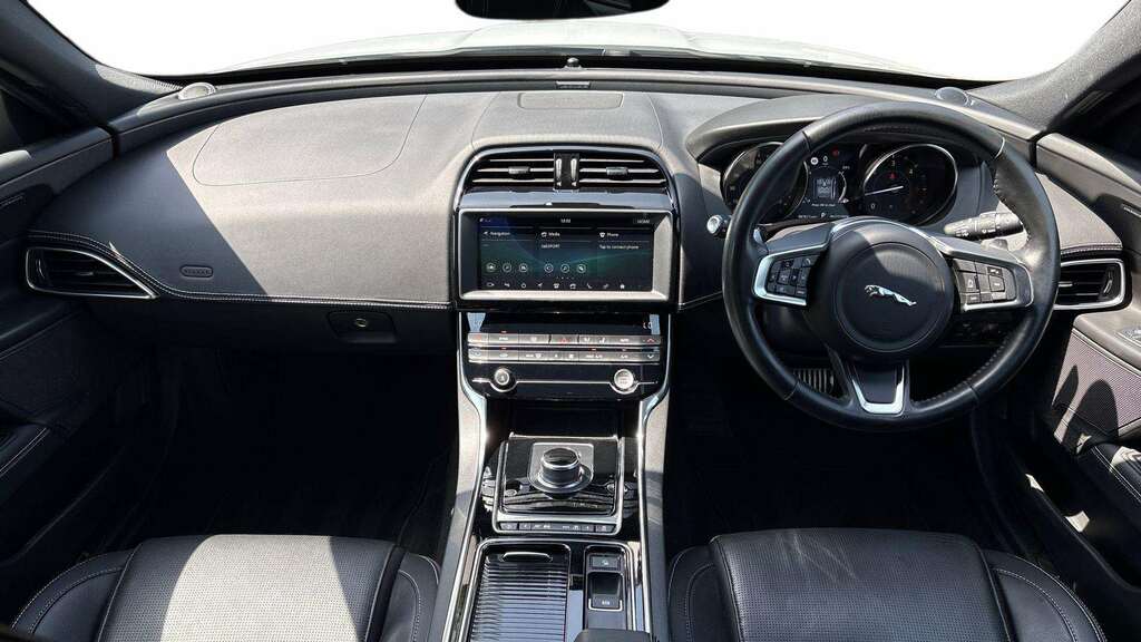 Jaguar XE 2.0D 180 Landmark Edition 2019 White #6