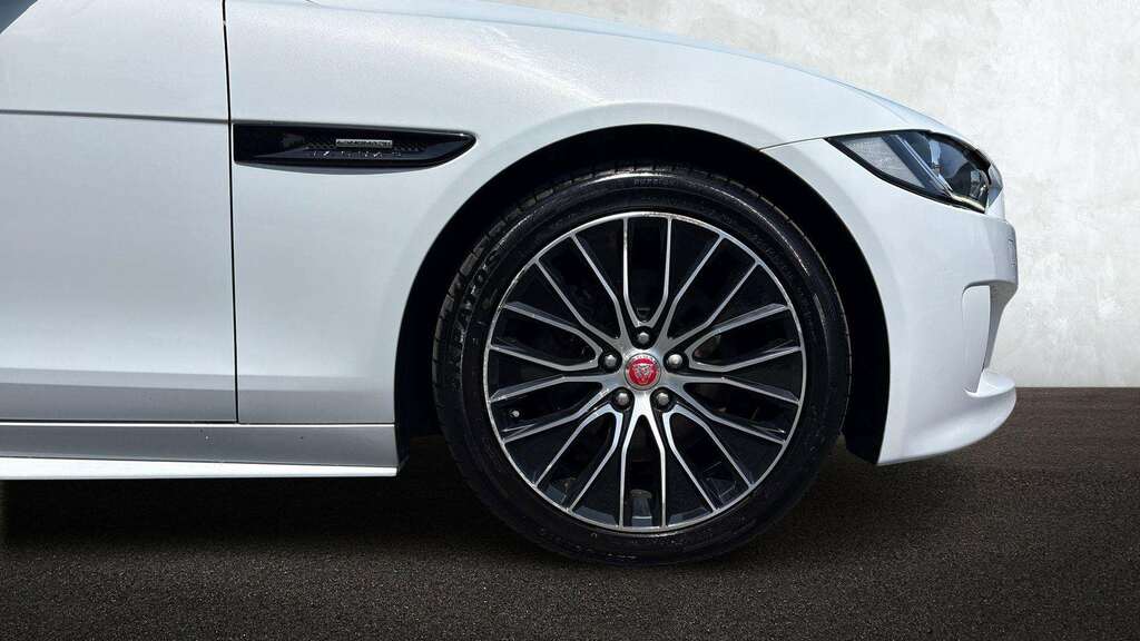Jaguar XE 2.0D 180 Landmark Edition 2019 White #5