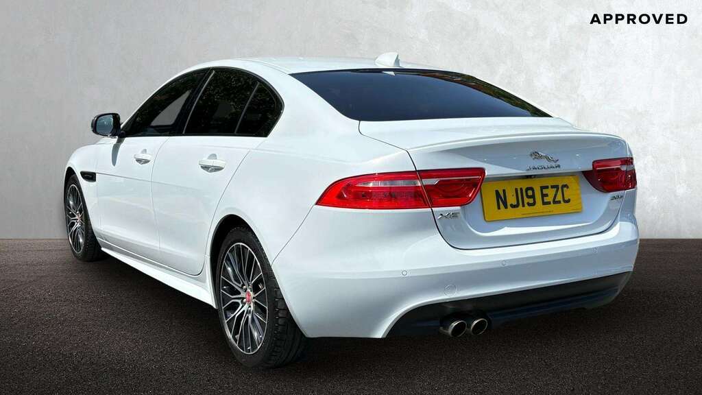 Jaguar XE 2.0D 180 Landmark Edition 2019 White