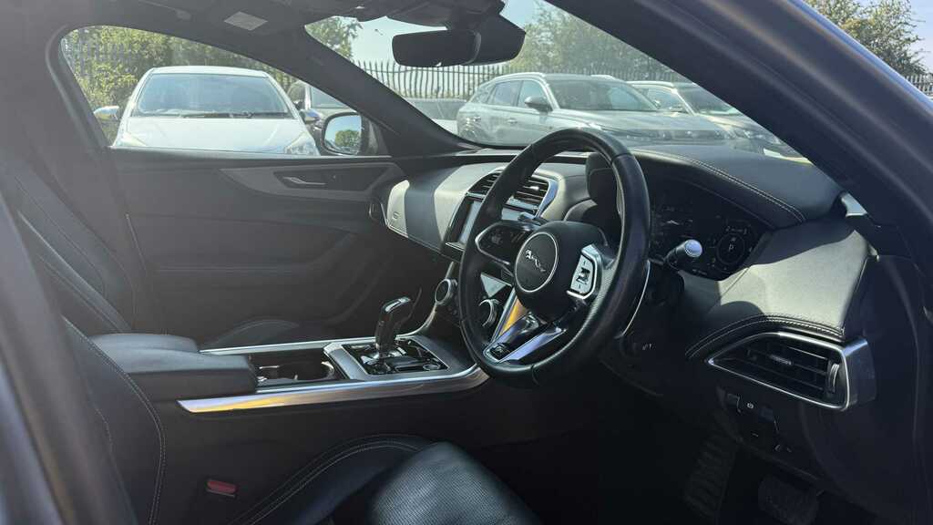 Jaguar XE Jaguar 2.0D R-dynamic S Saloon Red #11