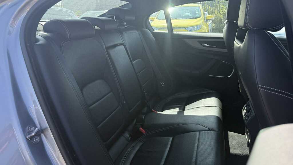 Jaguar XE Jaguar 2.0D R-dynamic S Saloon Red #9