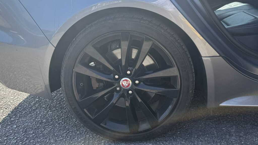 Jaguar XE Jaguar 2.0D R-dynamic S Saloon Red #8