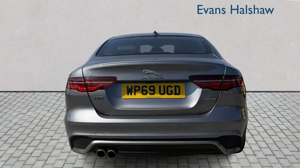 Jaguar XE Jaguar 2.0D R-dynamic S Saloon Red #7
