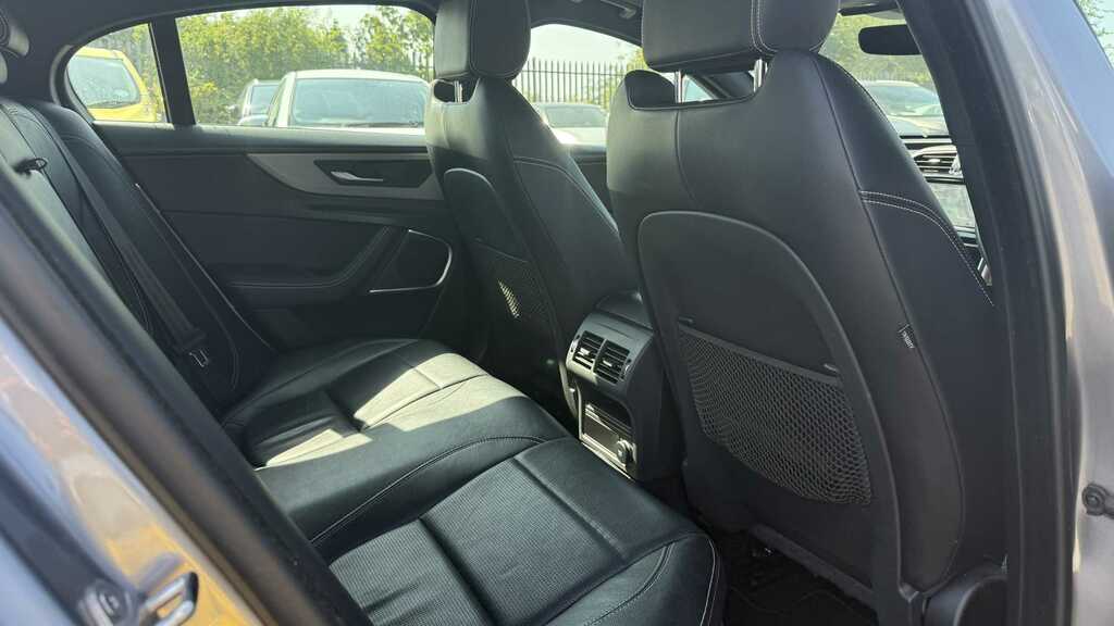 Jaguar XE Jaguar 2.0D R-dynamic S Saloon Red #10