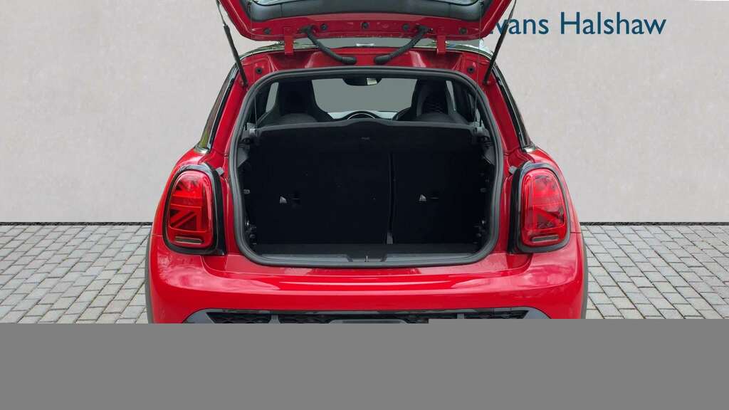 Mini Hatch 1.5 Cooper Sport 2023 FL23ZFD Red #2