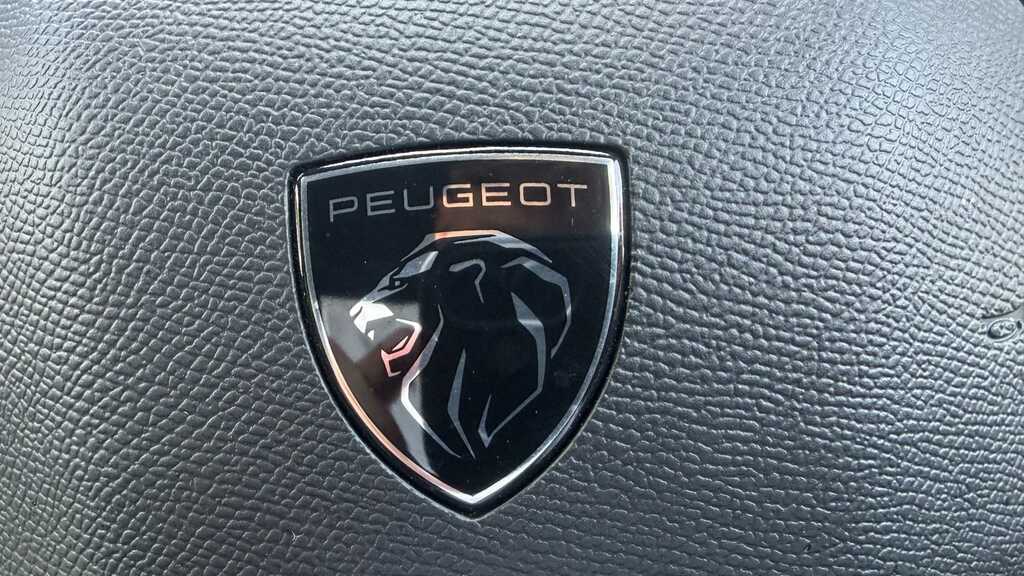 Peugeot 2008 Gt Black #8