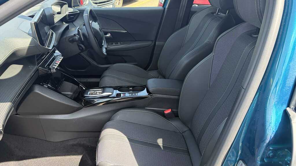 Peugeot 2008 Gt Black #5