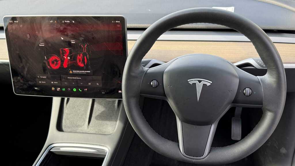Tesla Model Y Long Range Awd 2023 BL72TKF White #4