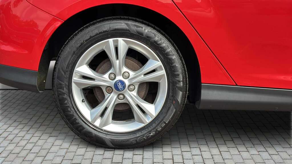 Ford Focus 1.6 Zetec 2012 Red #4