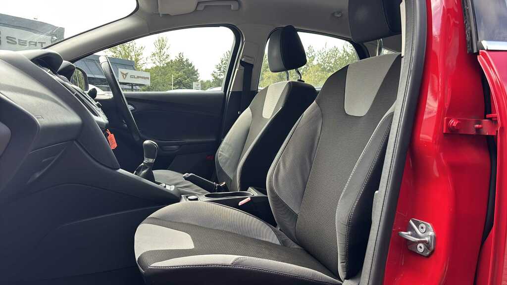 Ford Focus 1.6 Zetec 2012 Red #6