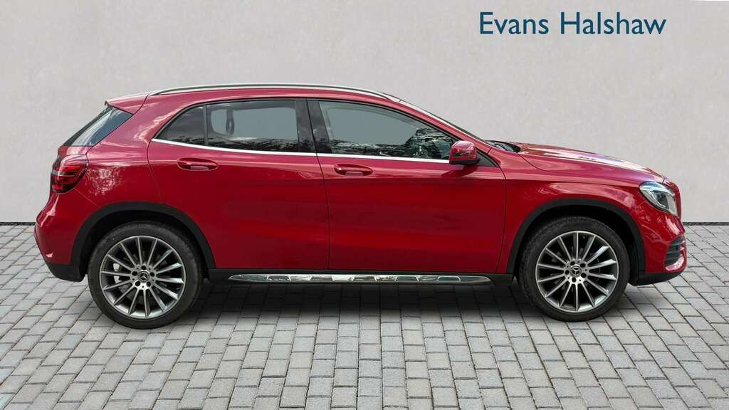 Mercedes-Benz GLA Class 180 Amg Line Edition 2019 Red #6