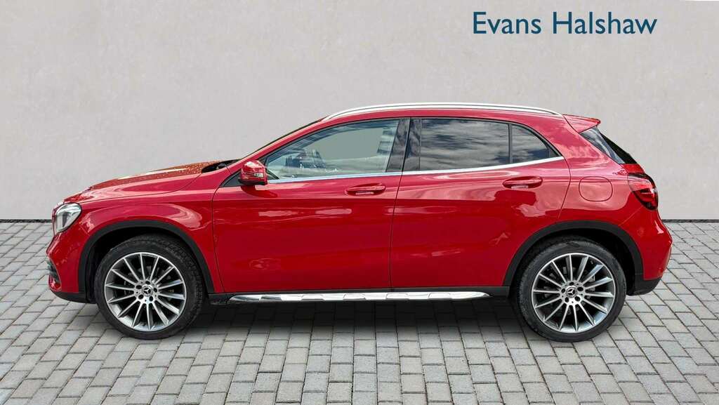 Mercedes-Benz GLA Class 180 Amg Line Edition 2019 Red #4
