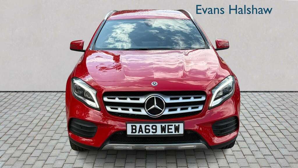 Mercedes-Benz GLA Class 180 Amg Line Edition 2019 Red #5