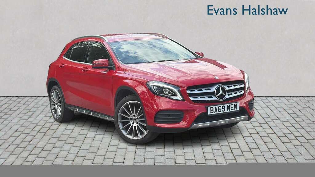 Mercedes-Benz GLA Class 180 Amg Line Edition 2019 Red