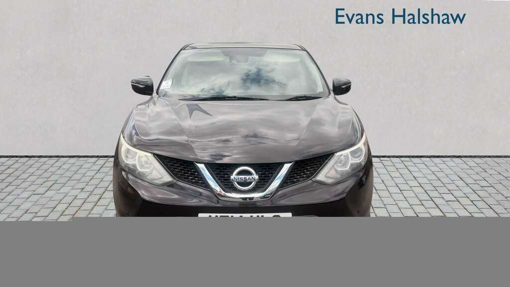 Nissan Qashqai Hatchback Beige #1