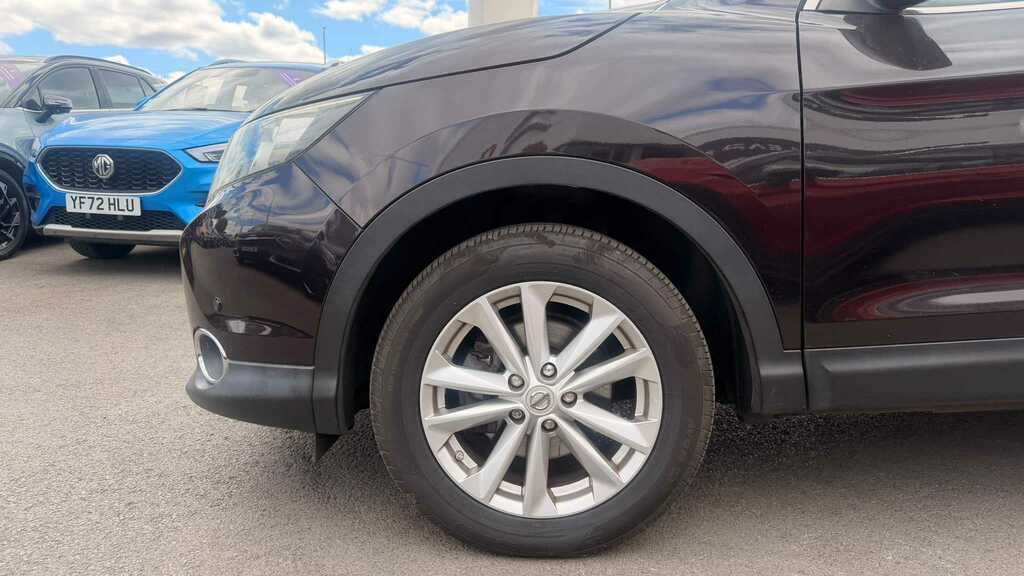 Nissan Qashqai Hatchback Beige #6