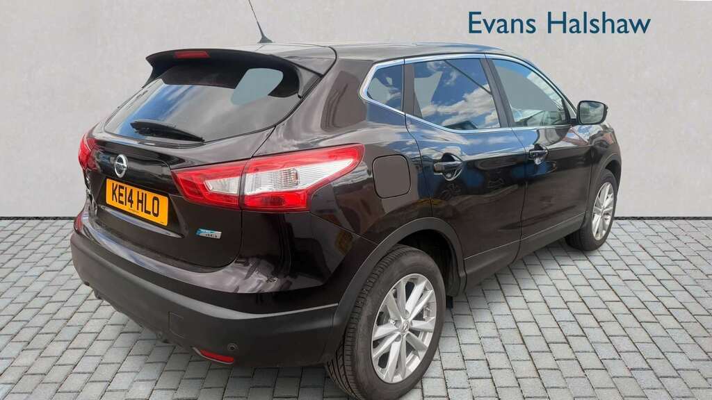 Nissan Qashqai Hatchback Beige #4