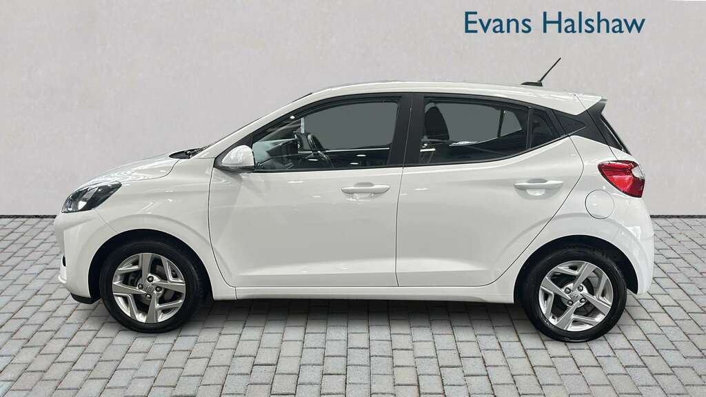 Hyundai I10 1.2 Mpi Se Connect 2022 White #3
