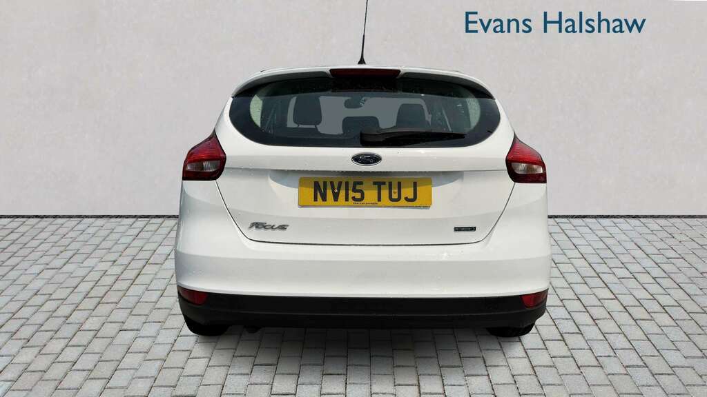 Ford Focus 1.0 Ecoboost Zetec 2015 White #4